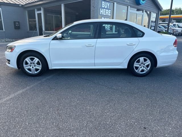 2014 Volkswagen Passat 1.8T S Sedan 4D