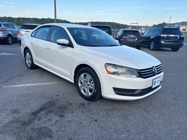 2014 Volkswagen Passat 1.8T S Sedan 4D