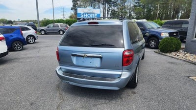 2005 Chrysler Town & Country LX