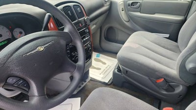 2005 Chrysler Town & Country LX