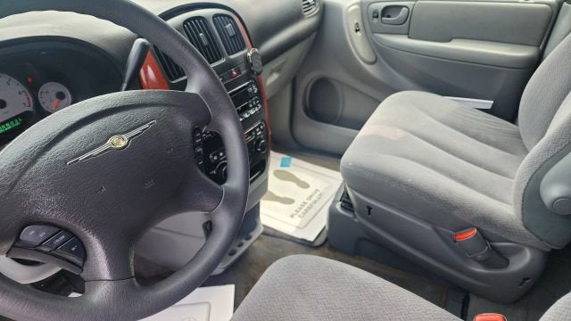 2005 Chrysler Town & Country LX