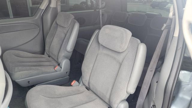2005 Chrysler Town & Country LX
