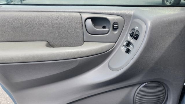 2005 Chrysler Town & Country LX