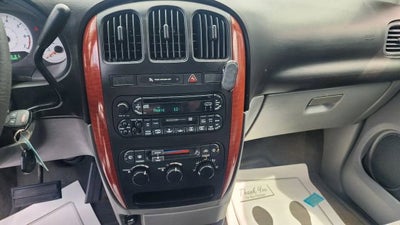 2005 Chrysler Town & Country LX