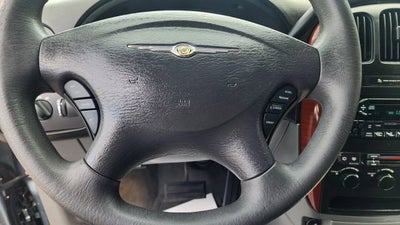 2005 Chrysler Town & Country LX