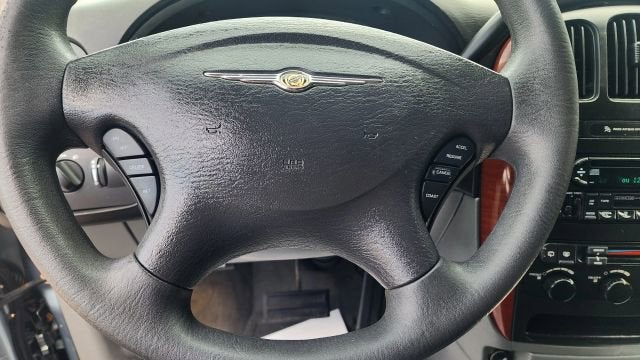2005 Chrysler Town & Country LX