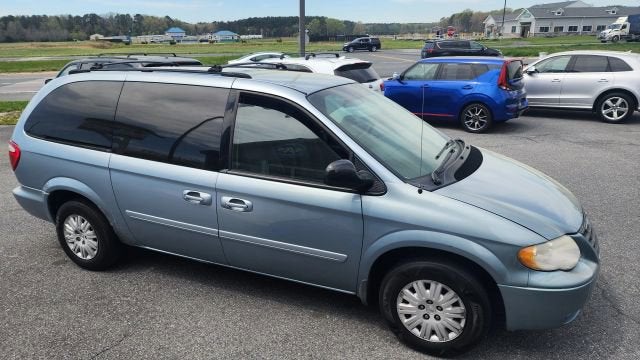 2005 Chrysler Town & Country LX
