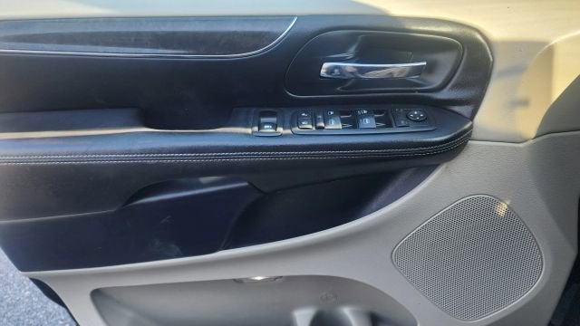 2013 Chrysler Town & Country Touring-L