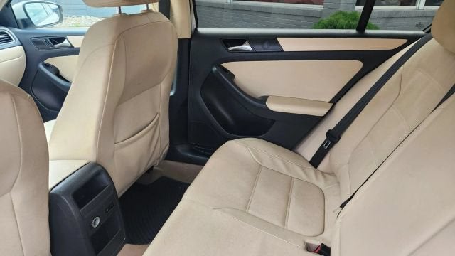 2011 Volkswagen Jetta SE Sedan 4D
