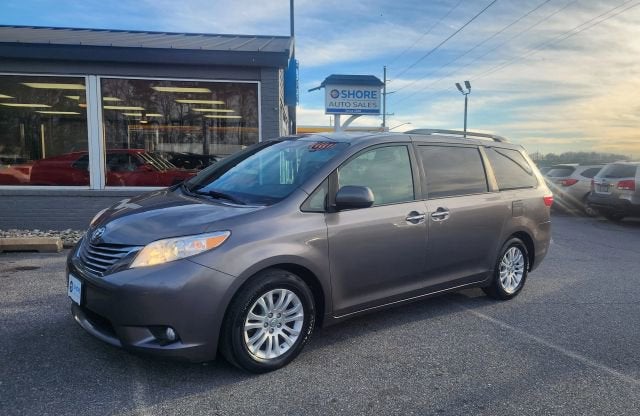 2017 Toyota Sienna XLE Premium Minivan 4D