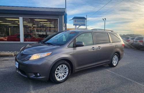 2017 Toyota Sienna XLE Premium Minivan 4D