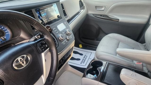 2017 Toyota Sienna XLE Premium Minivan 4D