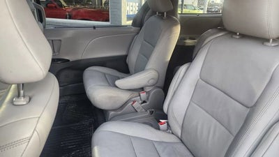 2017 Toyota Sienna XLE Premium Minivan 4D