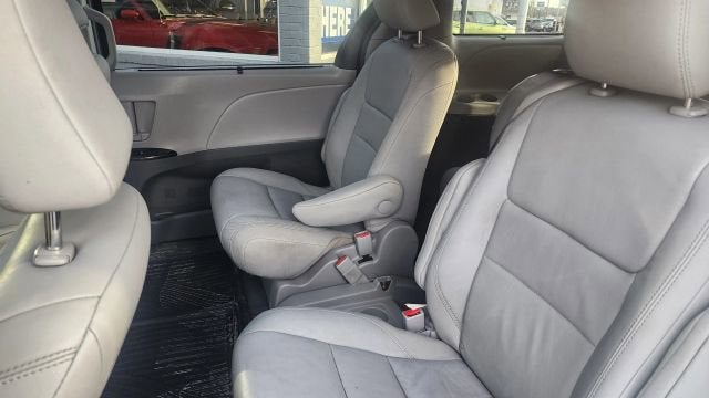 2017 Toyota Sienna XLE Premium Minivan 4D