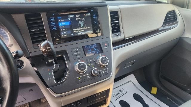 2017 Toyota Sienna XLE Premium Minivan 4D