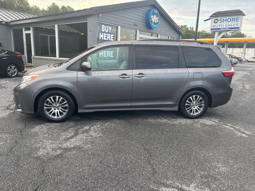 2018 Toyota Sienna XLE Minivan 4D