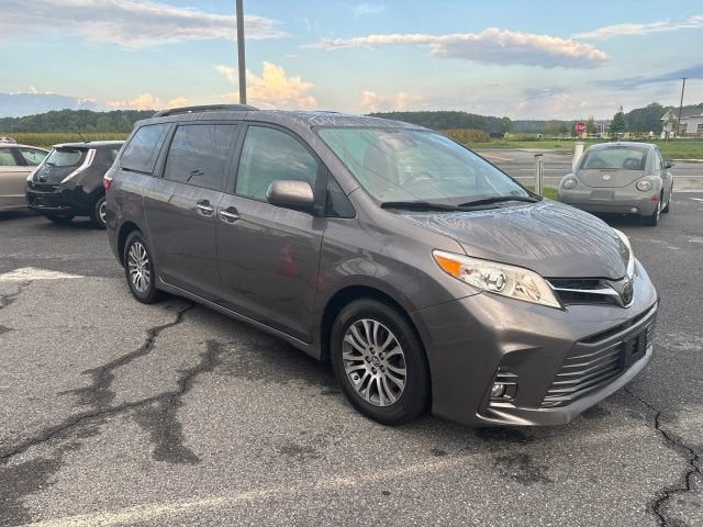 2018 Toyota Sienna XLE Minivan 4D