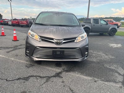 2018 Toyota Sienna XLE Minivan 4D