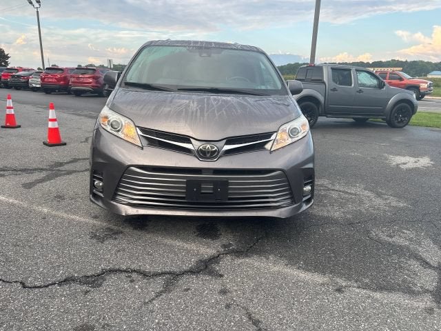2018 Toyota Sienna XLE Minivan 4D