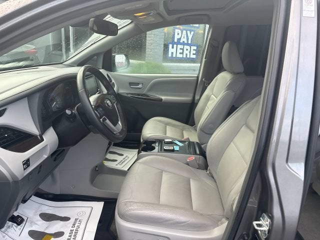 2018 Toyota Sienna XLE Minivan 4D