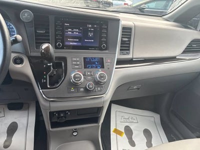 2018 Toyota Sienna XLE Minivan 4D