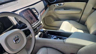 2016 Volvo XC90 T6 Momentum