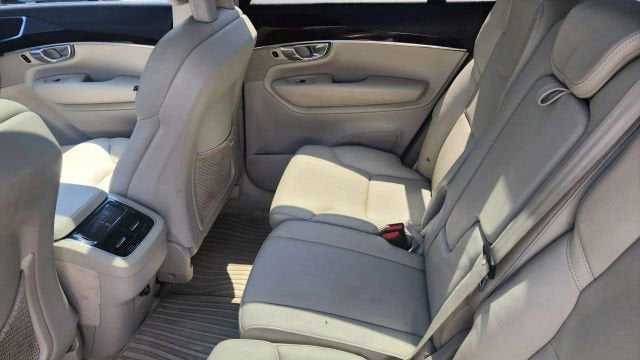 2016 Volvo XC90 T6 Momentum