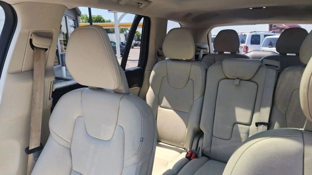 2016 Volvo XC90 T6 Momentum
